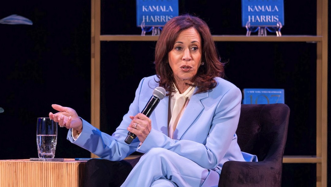 নেতানিয়াহুর প্ররোচনায় মার্কিন সেনাদের ঝুঁকিতে ফেলেছে ট্রাম্প : কমলা হ্যারিস